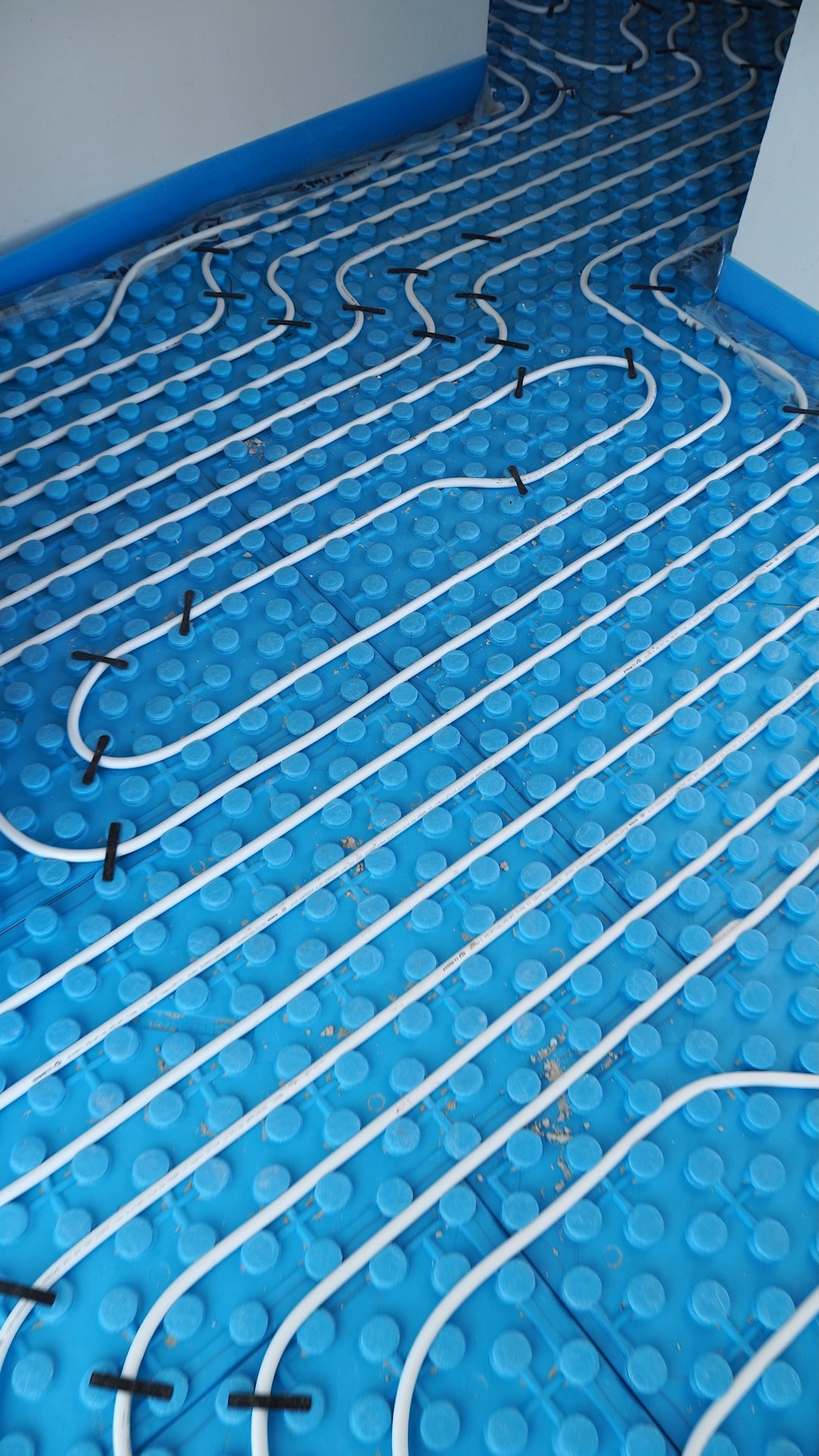 In questo cantiere non stiamo solo installando un impianto.
Stiamo creando